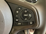 ハンドルにHondaセンシング系のクルーズコントロールやレーンキープアシストなどのスイッチが装備されています。ハンドルから手を離さず安全に操作できます。