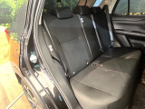 後部座席も気になるようなキズ・汚れやへたり等、大きなダメージはなく、良好な状態です。