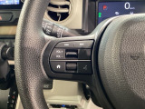 ステアリングにオーディオ操作スイッチが付いています。オーディオ画面に直接タッチしなくても操作が出来ますので、運転に集中できます。
