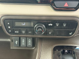 車内環境を自動でコントロールするフルオートエアコン。長距離ドライブも快適です。