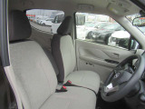 乗り降りしやすい運転席&フロアマット付き♪◎掲載後すぐに販売が決まってしまう場合もございますのでご来店前にお電話でご予約を頂ければ幸いです。