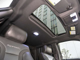 新規車検取得/新車並行/実走行/禁煙車/SVT RAPTOR SUPER CREW-CAB/4WD/ラグジュアリ-PKG/V8 6.2L 411ps/801A-PKG/カスタム多数/社外17AW(純正OP鍛造アルミ有)/Borlaエキゾ-ストマフラ-(純正マフラ-有)