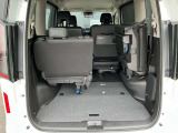 乗車人数や荷物の形状に合わせた色々な使い方ができます。後席シートを倒せば広々スペースが確保できます。