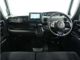 ◆視界広々で非常に運転しやすくロングドライブでも疲れを感じさせないすっきりとまとまったインパネ周りです。