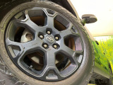 【グレード専用純正18インチアルミホイール】デザイン性の高い純正アルミホイールを装着しております。各種社外アルミホイールや、スタッドレスタイヤも取扱いしております。是非ご相談ください♪
