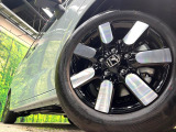 【純正アルミホイール】外観にマッチした純正アルミホイールを装着しております。各種社外アルミホイールや、スタッドレスタイヤも取扱いしております。是非ご相談ください♪
