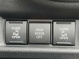 両側電動スライドドアのスイッチ付です。車内からもスイッチひとつで楽にドアの開閉が可能です。電動なので開閉時に力を使う必要がなく、半ドアになることもありません!