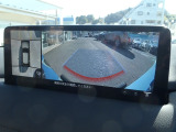 狭い場所での駐車やすれ違いなどでより的確な運転操作に役立つ360&deg;ビューモニターが装備されています。
