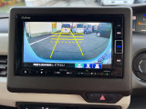 バックでの駐車が苦手な方や運転にあまり自信のない方でも後方の視界をしっかりサポート。安心して車庫入れが出来るバックカメラを装備しています!