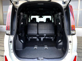 後席を格納すると、これだけの広さが!シーンに合わせたシートアレンジで、大きな荷物も積むことが出来ます♪
