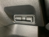 ハンドルの左下にETCがついています。高速道路の料金所の通過も楽々です。 カードの取り出しもしやすい場所についています。