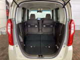 リアシートを倒すと、ラゲッジスペースを広くお使いいただけます!