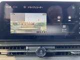前後セットになったドライブレコーダー。前方、後方を同時に走行中の映像を鮮明に録画できます。あおり運転や事故などの万一の際に役に立ちます。