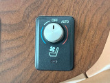 【シートベンチレーション】夏場は涼しい風でお尻や背中の熱やムレを防ぎ、冬はエアコンよりも早く温まってポカポカに!季節を問わず快適に過ごせます。