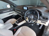 ブラックを基調とした美しい造形と精緻な作り込みが特徴のインパネ回りです。運転席に座り、ハンドルを握れば、どんな景色を見せてくれるのか、ワクワクが止まりません!