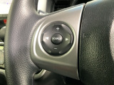 ステアリングにオーディオ操作スイッチが付いています。オーディオ画面に直接タッチしなくても操作が出来ますので、運転に集中できます。