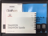 スマートキーは鍵をバッグに入れたままでもドアロックの開閉やエンジンのON・OFFができます。夜間や雨の日も鍵を探さなくて良いので便利です。