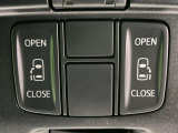 【両側パワースライドドア】スマートキーや運転席のスイッチで後席両側スライドドアの開閉が可能♪電動だから力を入れてドアを開ける必要が無く、小さなお子様でも簡単に開け閉めでき快適です♪