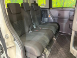 後部座席も気になるようなキズ・汚れやへたり等、大きなダメージはなく、良好な状態です。