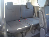 サードシートも他のシートと遜色なくゆったりして頂けます。