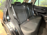 後部座席も気になるようなキズ・汚れやへたり等、大きなダメージはなく、良好な状態です。