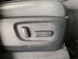 パワーシート搭載。微妙な調整が手軽にでき、最適なポジションで運転することが可能です。