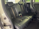 後部座席も気になるようなキズ・汚れやへたり等、大きなダメージはなく、良好な状態です。