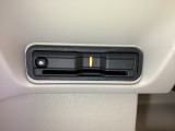 ハンドルの左下にETCがついています。高速道路の料金所の通過も楽々です。 カードの取り出しもしやすい場所についています。