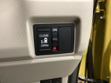 パワースライドドアの開閉はスマートキーのリモコンやドアノブは勿論、運転席側のスイッチ操作でも開閉ができ、安全・簡単です