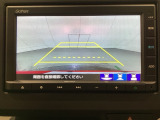 バックでの車庫入れも安心です! リアカメラが付いているバックモニター付のナビを装備しております。操作線もついており距離感も画面から確認できます。