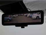 車両後方を映し出します・スマートルームミラー装備です。