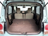 普段のお買い物や通勤、送迎等に十分な荷室スペースを確保しております。セカンドシートを倒すと、大きな荷物の積載も可能です♪