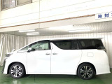 両側パワースライドドア付きだから、狭い駐車スペースなどでの 乗り降りラクラク!小さなお子さまのいるご家庭には嬉しい装備。