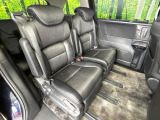 後部座席も気になるようなキズ・汚れやへたり等、大きなダメージはなく、良好な状態です。