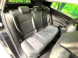 後部座席も気になるようなキズ・汚れやへたり等、大きなダメージはなく、良好な状態です。