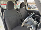 運転席シート廻りは使用感も少なく、良好な状態となっています。前オーナー様が丁寧に使っていたことがよくわかりますね。