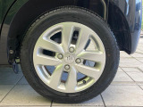 【純正アルミホイール】外観にマッチした純正アルミホイールを装着しております。各種社外アルミホイールや、スタッドレスタイヤも取扱いしております。是非ご相談ください♪