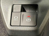 指先だけで簡単に操作が可能な電動パーキングブレーキを採用。「HOLD」スイッチを押すと、渋滞や信号待ちなどでブレーキペダルから足を離しても、ブレーキを保持するので安心です