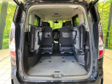 後席を格納すると、これだけの広さが!シーンに合わせたシートアレンジで、大きな荷物も積むことが出来ます♪