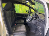 運転席シート廻りは使用感も少なく、良好な状態となっています。前オーナー様が丁寧に使っていたことがよくわかりますね。