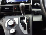 ゲート式のシフトレバーを装備しております!直感的に操作できますので、誰でも使いやすいですね(^^♪