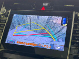 【バックカメラ】駐車時に後方がリアルタイム映像で確認できます。大型商業施設や立体駐車場での駐車時や、夜間のバック時に大活躍!運転スキルに関わらず、今や必須となった装備のひとつです!