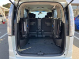 普段のお買い物や通勤、送迎等に十分な荷室スペースを確保しております。セカンドシートを倒すと、大きな荷物の積載も可能です♪