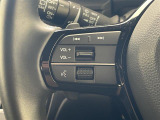 【 ステアリングスイッチ 】手元のスイッチでナビ操作が可能です。非常に便利な機能です。取り付けのナビによってはオプション設定となっております。