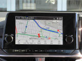 日産純正のメモリーナビ付きです。知らない場所にお出かけの際には非常に活躍します。Bluetoothを搭載しておりますので、運転中でもハンズフリーにて通話を行うことができます。