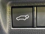 【パワーバックドア】スマートキーや運転席のボタンを押すだけでリアゲートが自動で開閉します!荷物を持っている時や、高い位置にあるバックドアを閉める際に便利な機能です♪