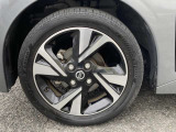 純正のアルミホイールです!お車に合ったデザインのホイールになっています!