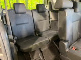 3列目シートはもちろん状態良好☆大人でもゆったりと座って頂けますので、大人数でのお出かけもラクラクです♪ご家族で、気の知れた仲間で、ドライブに行くのが楽しみですね♪