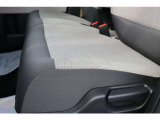 【助手席シート】試乗車上がりで使用感も少なく、シート状態良好です!