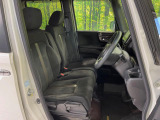 運転席シート廻りは使用感も少なく、良好な状態となっています。前オーナー様が丁寧に使っていたことがよくわかりますね。
